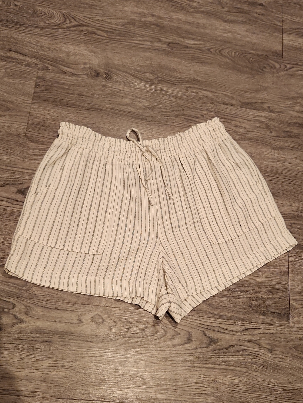NWOT Time and Tru Cream Striped High Waist Drawstring Shorts Linen-  L (12/14)